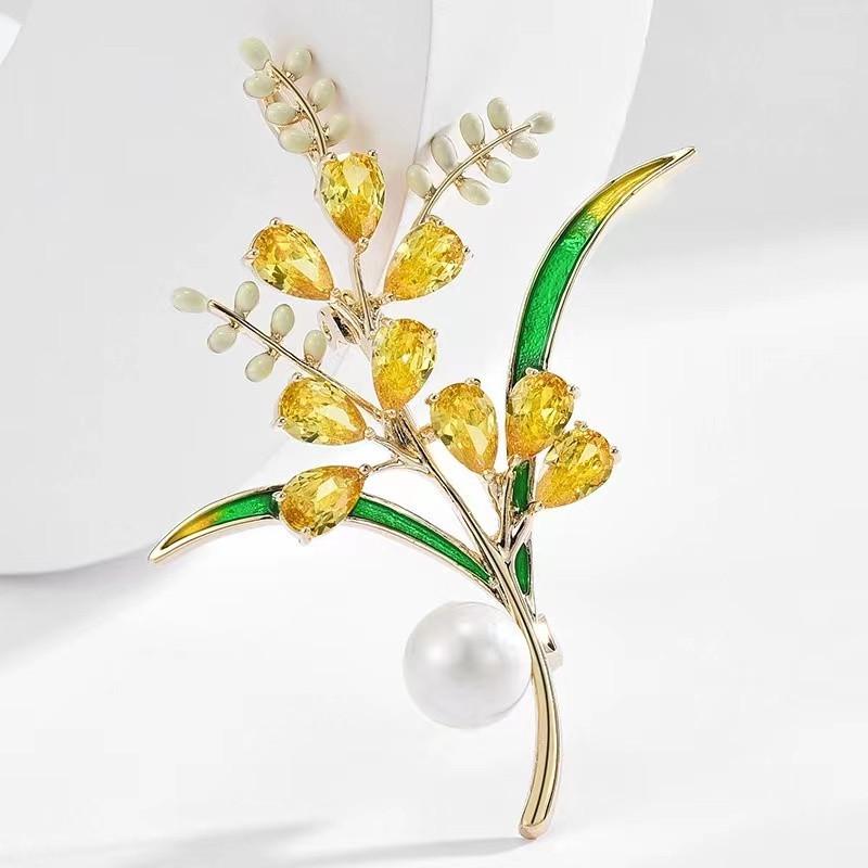 Elegant Chinese Wheat & Pearl Brooch: Crystal Bouquet Corsage