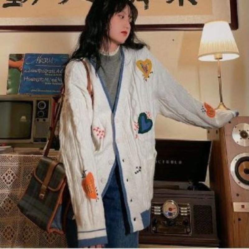 Women Heart Embroidered V-neck Cardigans Lazy Style Loose Contrasting Long Sleeved Sweater Autumn Femlae Versatile Comfortable Single Breasted Coat