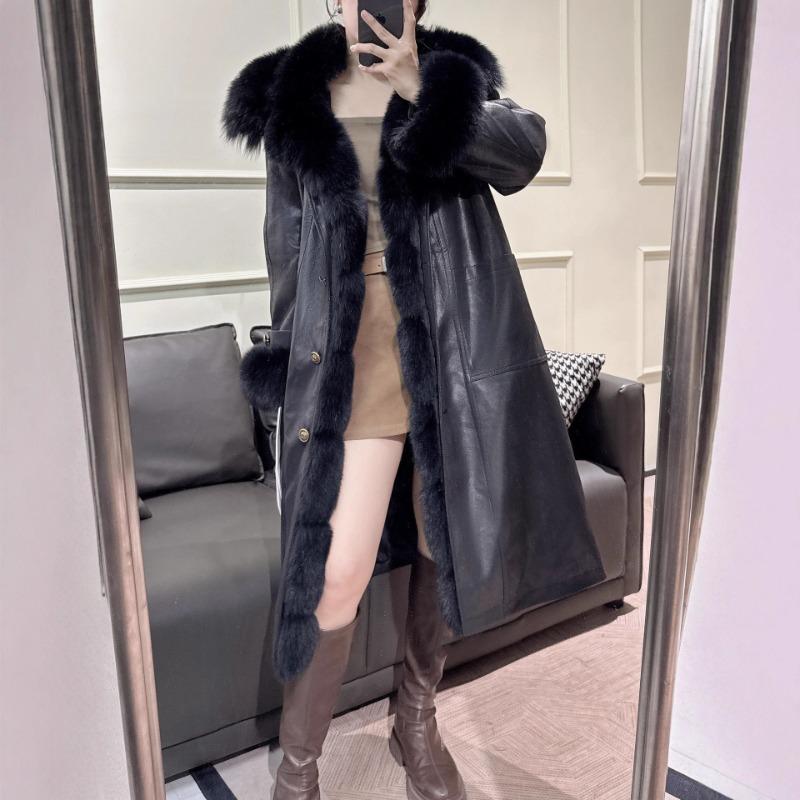 The real shot is a new goose down suit, a fox fur coat, a women's long pie, and a large-size fur coat.