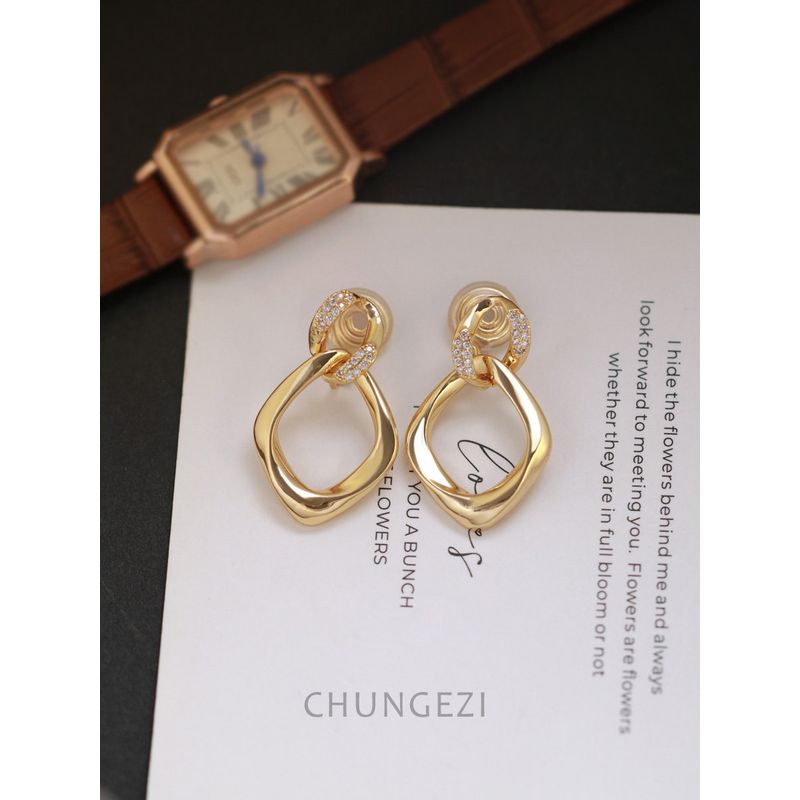 Luxury Minimalist Style European and American Diamond-Shaped Earrings, Light Luxury 2026 New Popular Ear Studs, Non-Pierced Ear Clips, Ear Accessories
