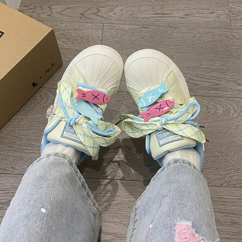2024 Spring and Autumn Women's Designer Flat Shoes Running Shoes Lightweight Low Top Sneakers for Women Cute Fish Girls Sneakers