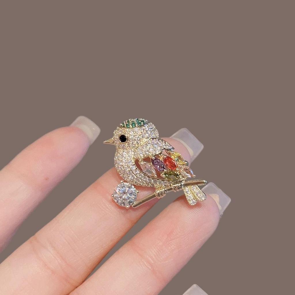 Elsterbrosche: Elegante und süße Vogel-Ansteckblume mit temperamentverbessernder Anti-Explosions-Nadel für Kleidungszubehör