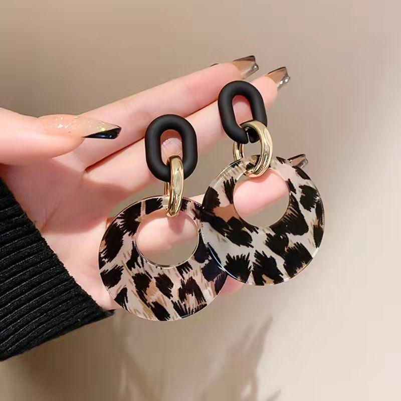 

Леопардовые геометрические серьги-кольца