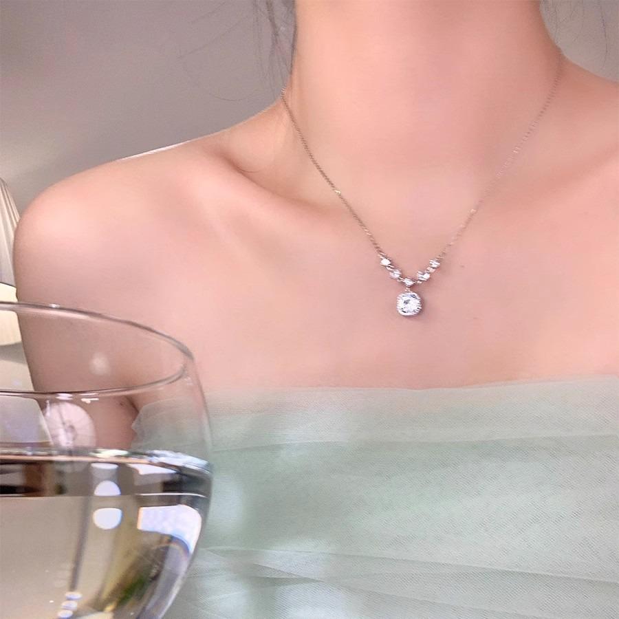 Exquisite Diamond Clavicle Necklace - Women's High-End Versatile Fashion Chain