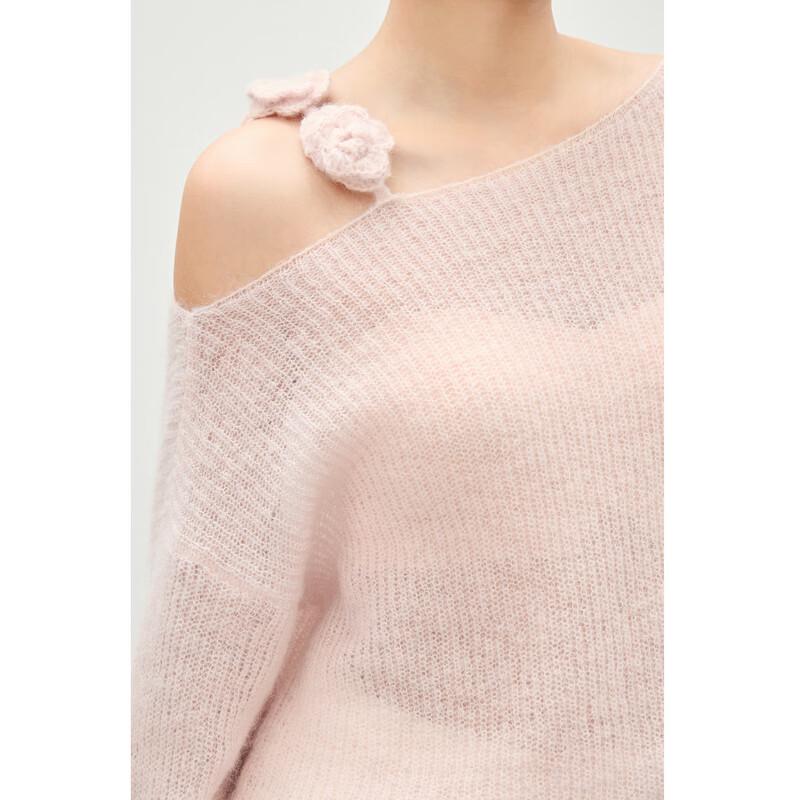 Qiu Shui Yi Ren Elegant Off-Shoulder Crochet Knit Top