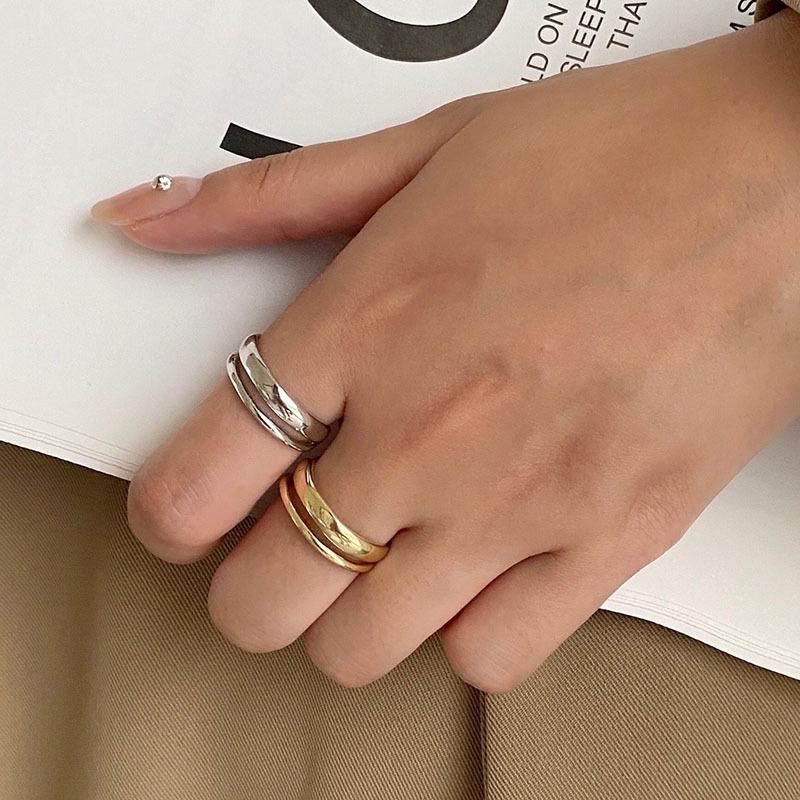 Chic European & American Style Smooth Plain Band Ring for Women - High Design, Light Luxury Fashion