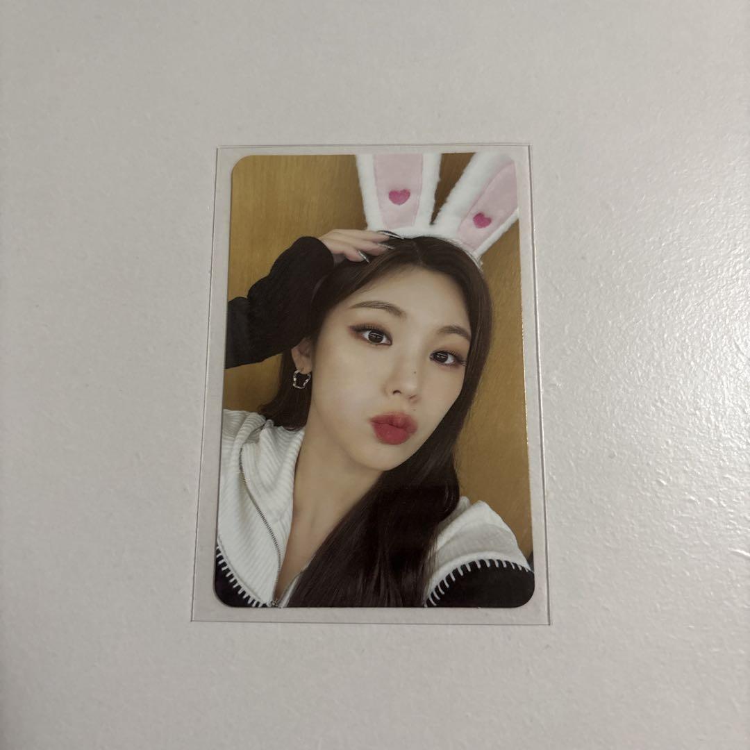 

[USED] ITZY Cheshire Makestar Yeji Bunny Ears Trading Card