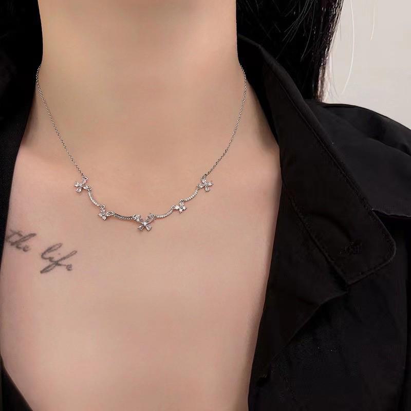 

Ожерелье в виде бабочки на ключицу из микробриллиантов и цирконов в корейском стиле N0090