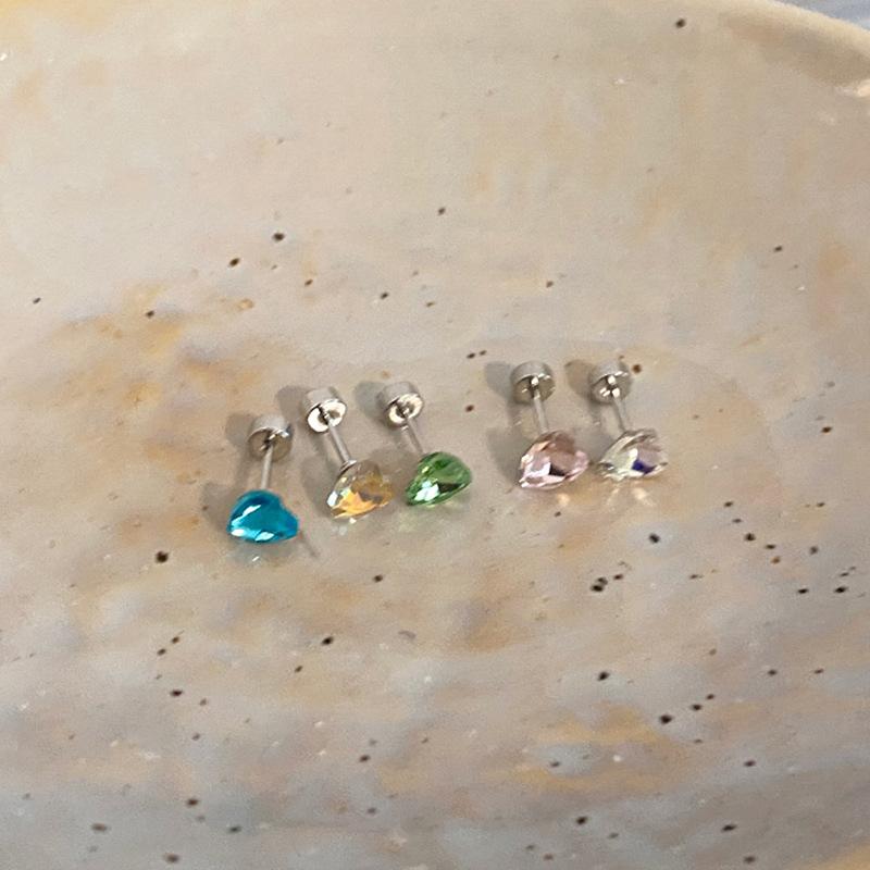 Color Butterfly Love Crystal Earbone Stud Women'S Mini Is Small And Exquisite And Versatile, No Need To Take Off Earrings And Earrings When Sleeping.