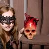 Resin Heart Skull Desk Ornament Creative Realistic Human Heart Skull Statue Scary Wear-resistant Figurine For Party Home Decor