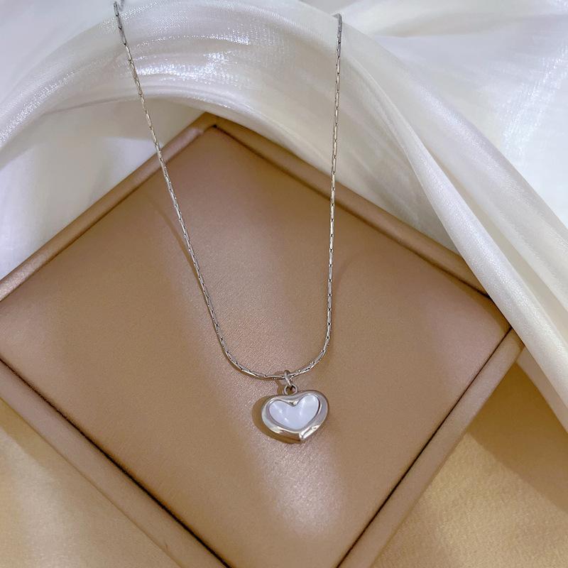 

Love Fritillary Minimalist Furnace Real Gold Necklace Female Collarbone Chain With Jewelry