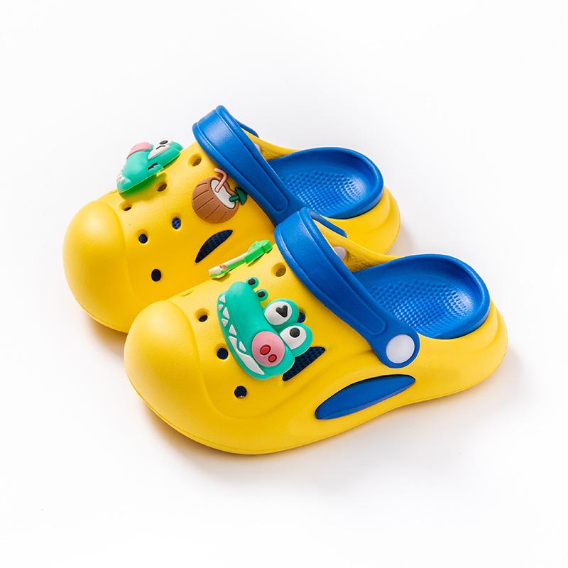 Children's slippers two-color bottom summer new cartoon cute baby children outdoor anti-hole shoes