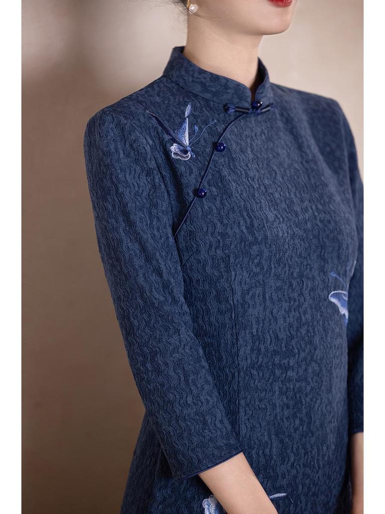 Juifengxuan Eleganter Herbst-Cheongsam: Junger, moderner chinesischer Stil für 2025