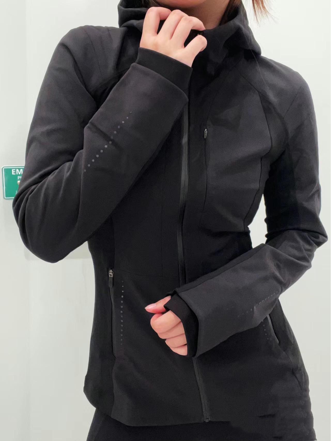 

Зимняя водонепроницаемая куртка-ветровка софтшелл CrossChi с капюшоном, приталенного кроя, на флисовой подкладке S