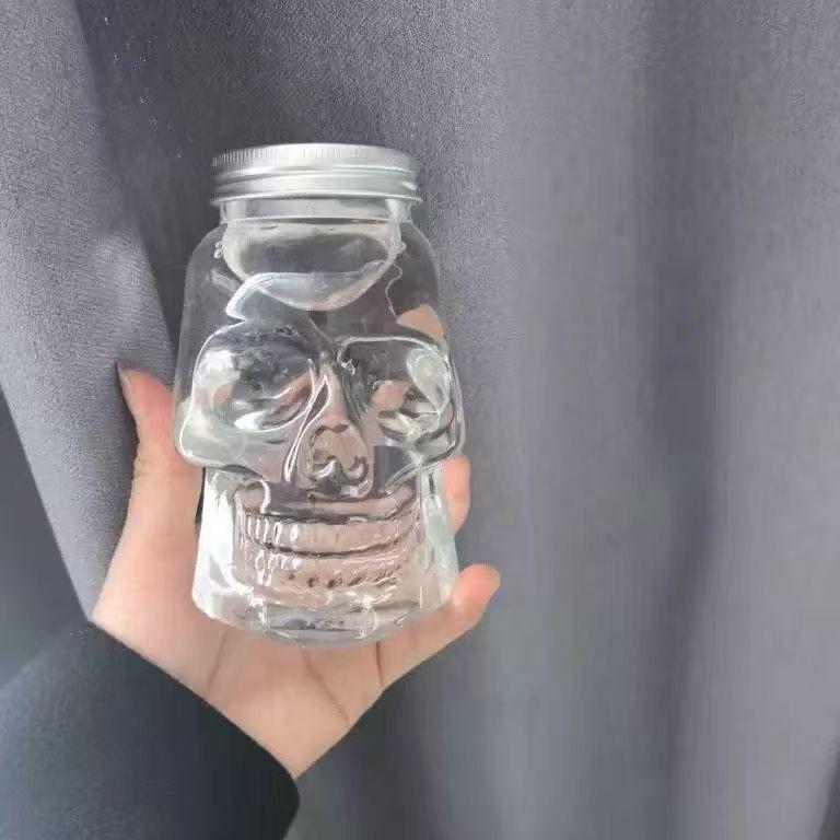Schädel-förmige Plastikflasche mit Deckel für Saft, Milchtee oder Kaltgetränke – 350 ml, 500 ml und 800 ml