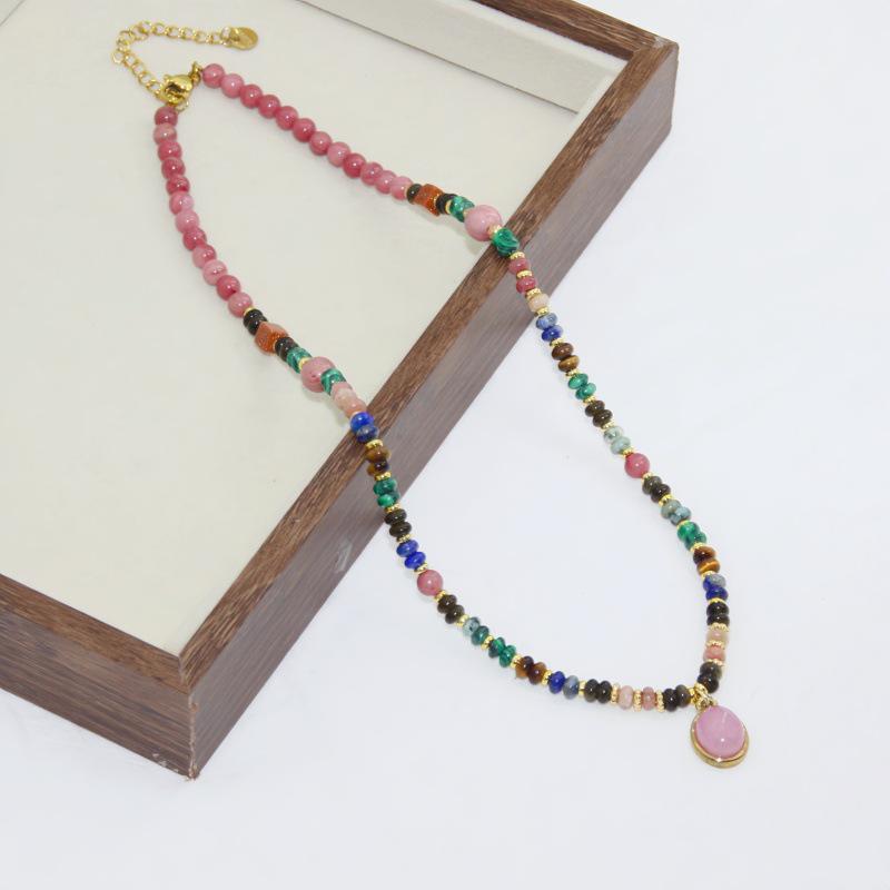 Modisches französisches Rhodonit-Kristall-Halsketten-Layering mit Titanstahlkette