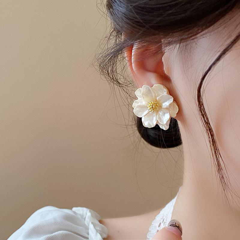 Internet Celebrity Retro Camellia Stud Earrings Temperament Unique Design Sense Earrings Small Fresh Fashion Girl Heart Earrings