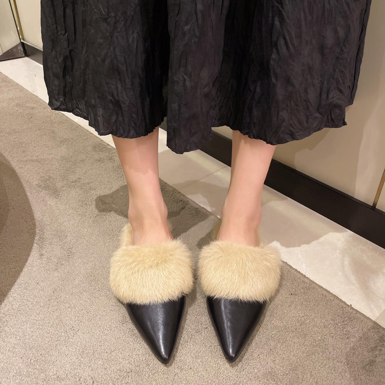 

Fashion bag head half slippers women s 2025 autumn new thousand birds grid wear comfortable flat bottom non-slip pointed hair drag 39 чорний
