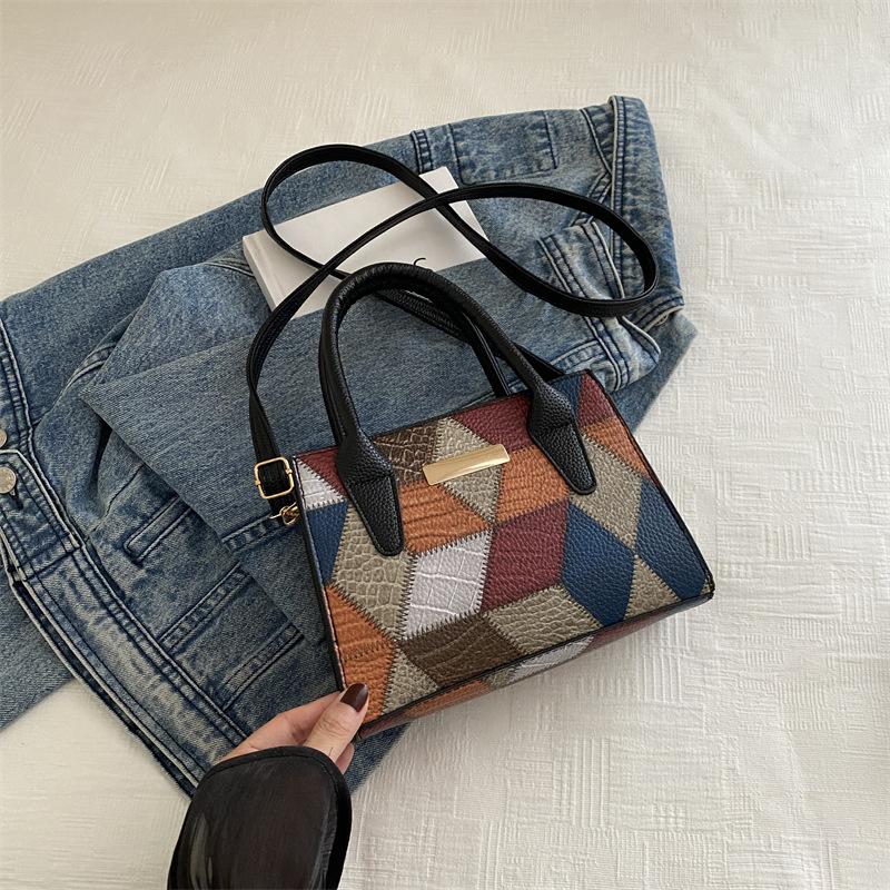 

Новая модная повседневная сумка через плечо большой емкости, простая мода 2024 года, простая модная сумка, маленькая квадратная сумка чёрный