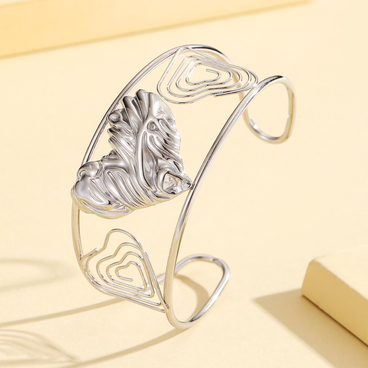 European High-End Irregular Heart-Shaped Stainless Steel Bracelet for Women
