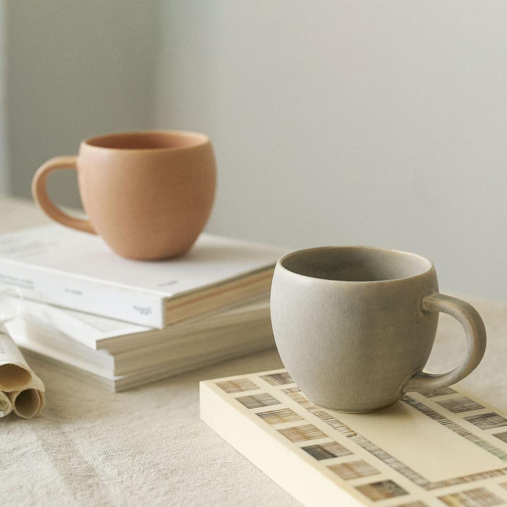 A Pair of 320ml Mugs with a Crystalline The Nuanced Shapes and Nuanced Colors of Gray and Pink Make a Perfect Microwave and Dishwasher Made In Japan