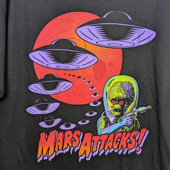

Vintage Mars Attacks 1996 Movie Glow In Dark Black Unisex Tshirt S-5XL Unisex T-Shirt S
