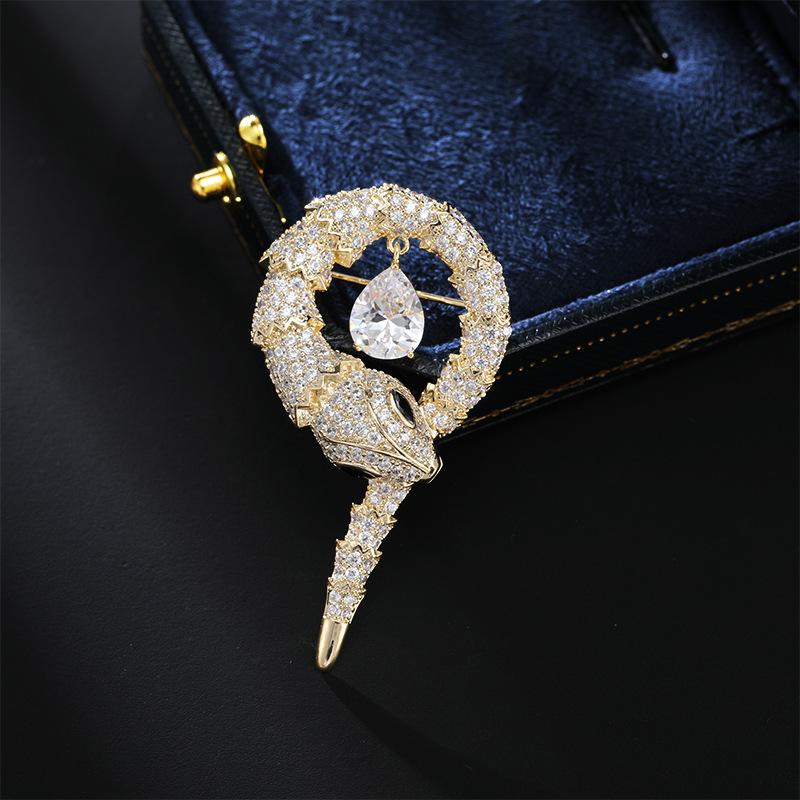 

Корейская версия моды атмосфера циркон зодиак змея брошь высокого класса женственность пальто булавка брошь шаль пряжка прилив золотой