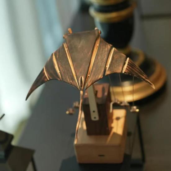 Wooden Electric Manta Ray Ornament Handmade Artisan Bionic Manta Ray Automaton Lifelike Mechanical Ocean Animal Home Office Desk Decoration