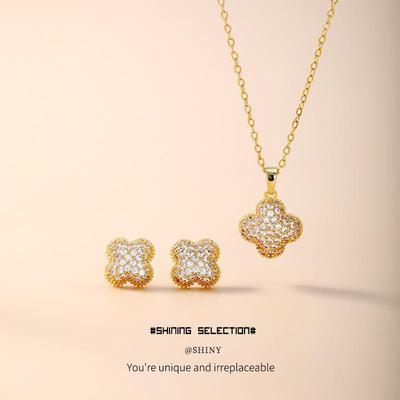 Shining Pearl Copper Earrings & Necklace Set: Brushed Four-Leaf Clover Design, Non-Fading, Luxurious Women's Jewelry.