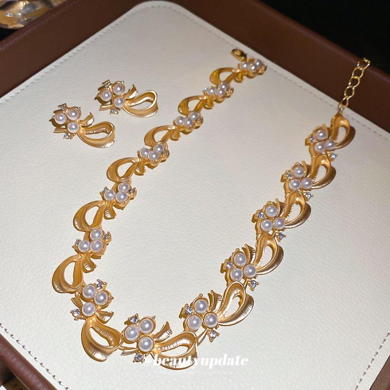 Pearl earrings necklace palace style elegancefashionelegant jewelry suit