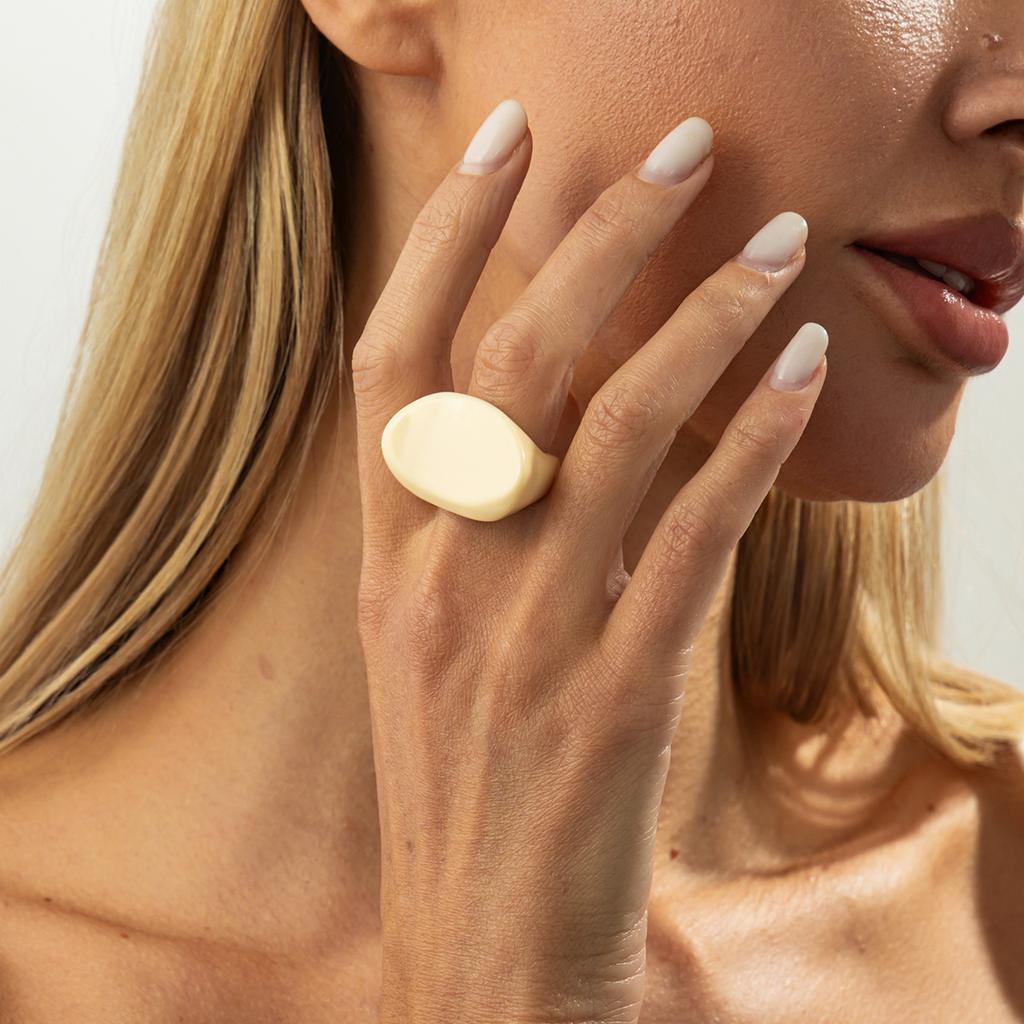 Design Color Geometric Oval Section Resin Ring, Stylish Smudge Acrylic Ring