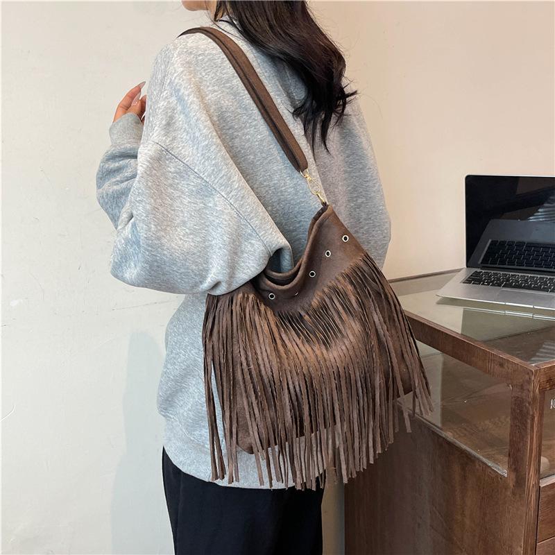 Yogodlns Boho Style Tassel Crossbody Bag Soft Frosted Tassel Straddle Bag Women Vintage Suede Shoulder Bag Casual Messenger Bag