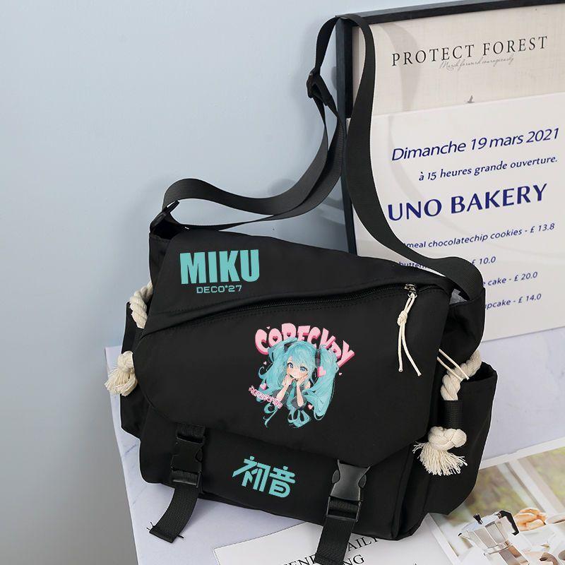 Market-4 's nieuwe anime-merchandise studenten schoudertas cartoon draagbare universele kawaii grote capaciteit crossbody tas
