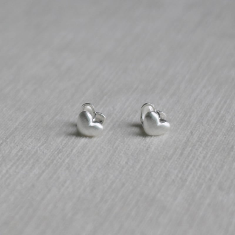 NORMALLEE [Silver 925] Matt Heart One-touch Earrings (Wide Ver)