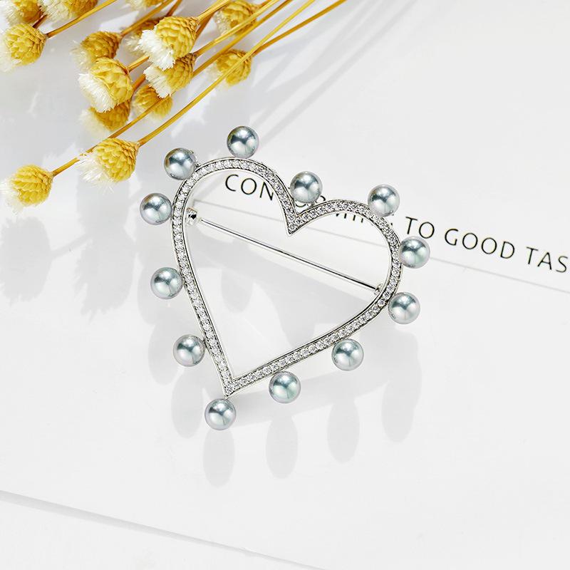 Bo Xin Yun Heart Brooch: Korean Style Copper Pin with Micro Inlaid Zirconia for Women.