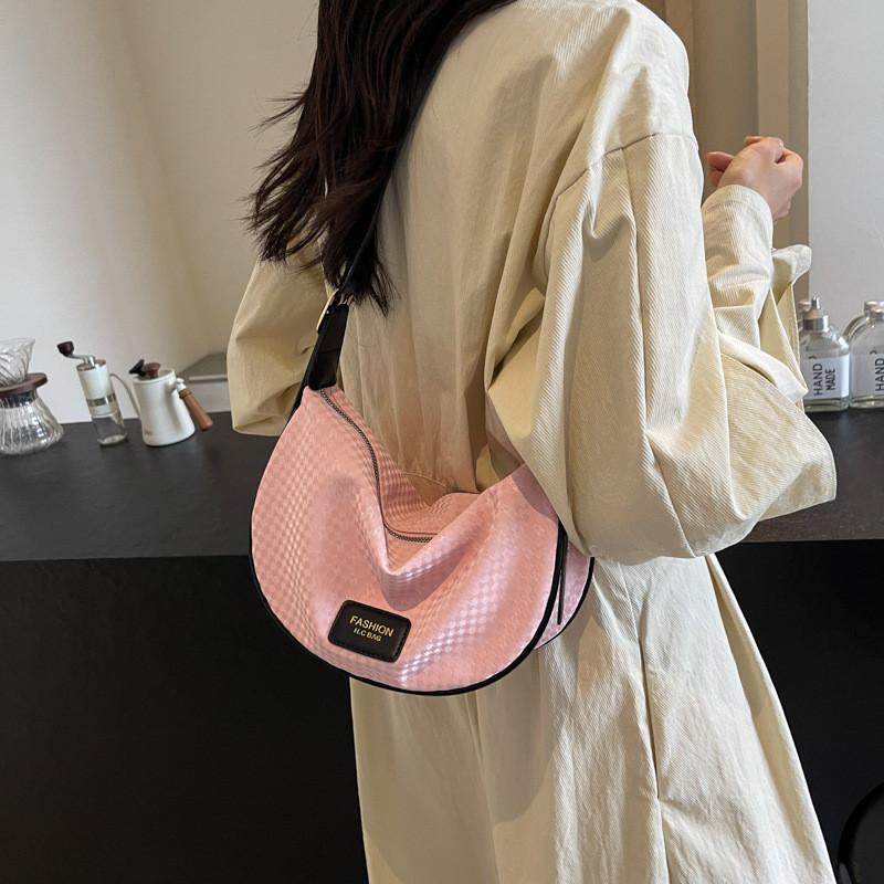 Stylish Pu Dumpling Bag Versatile Summer Shoulder Bag With Soft Medium Hardness And Zipper Closure