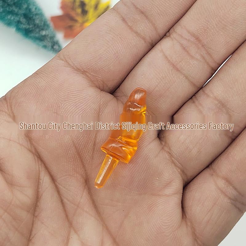 2.3cm Translucent Plastic Snowman and Santa Claus Nose Figurine Accessory