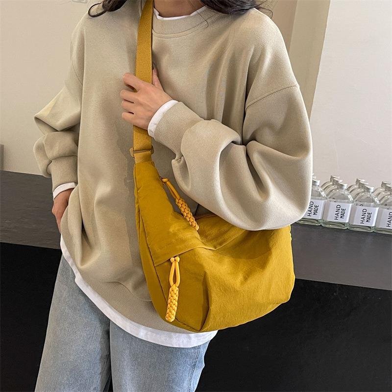 Crossbody Bag Women's Bag New Dumpling Bag Women's Large-capacity Bag Women's Commuter Shoulder Sports Versatile Dumpling Bag Women
