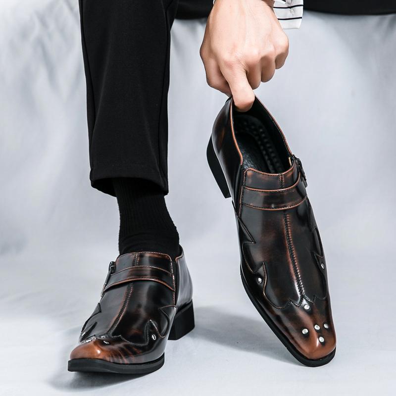 Fashion Brand's New Men's Low Cut Riveted Chelsea Leather Shoes Autumn Patent Leather Men's Buckle Pointed Block Leather Shoes