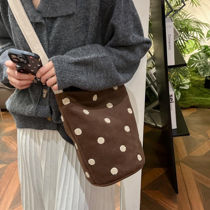 2025 New Winter Large-capacity Woolen Bag Women's Fashion Polka Dot College Wind Bucket Bag Versatile Messenger Bag Tide