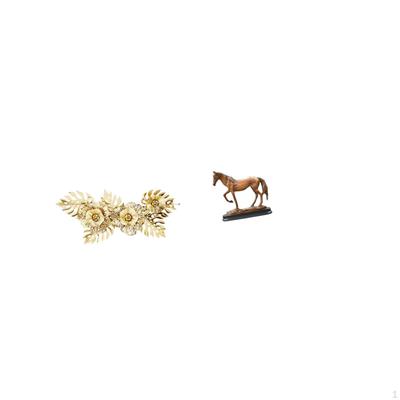 Nordic Metal Wall Art And Modern Resin Horse Sculpture Decorative Flower Leaves Figurine for Dining