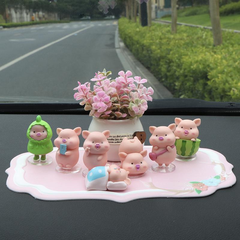 Creative Pig Car Figurine: Center Console & Office Decor