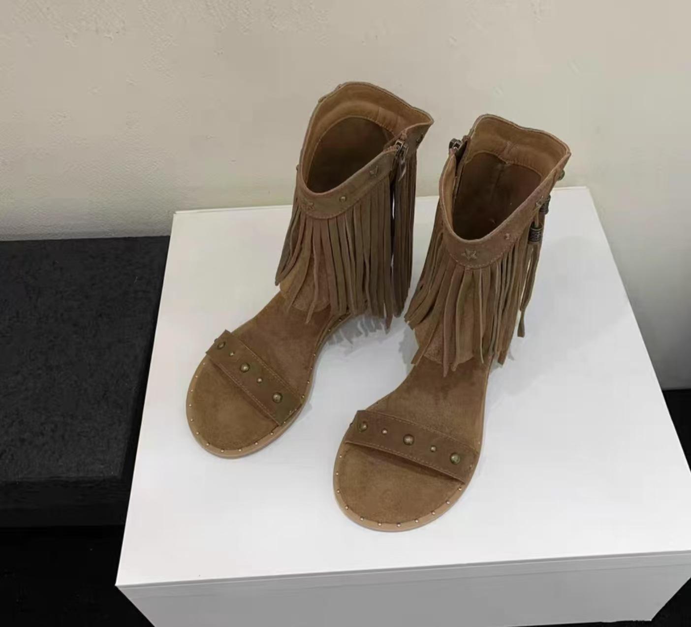 

Soft leather version~ Soft leather rivet fringed Roman hollow cool boots women s 2025 summer new inner height-increasing open-toed sandals 40 коричневый