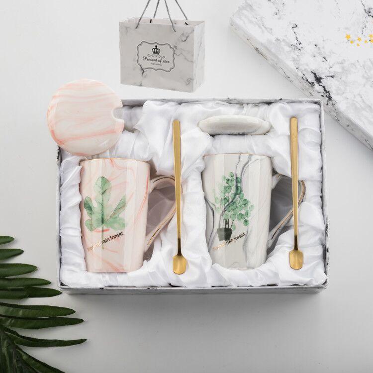 Elegant Marble Pattern Mug with Gold Trim, Spoon Lid, and Custom Logo - Ideal for Coffee or as a Souvenir Gift.