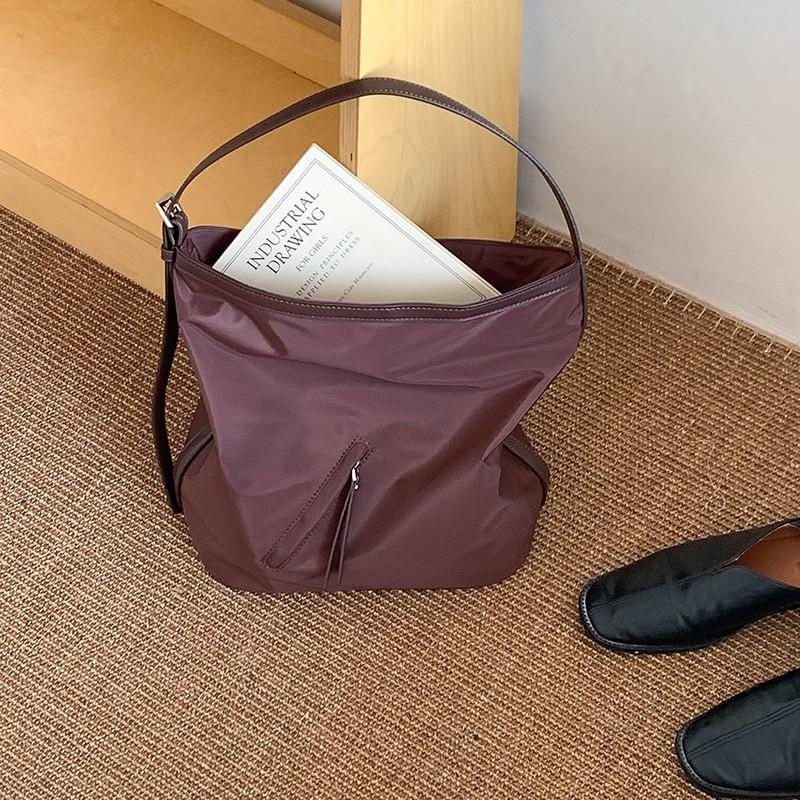 

2025 Korean New Large-capacity Women s Nylon Bucket Bag Light Casual Commuting Splicing Single-shoulder Tote коричневый
