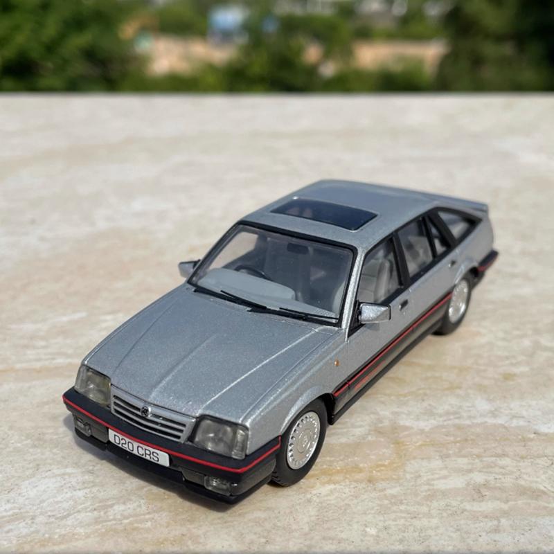 Großhandel Druckguss 1:43 Skala Opel MK2 Legierung Auto Modell Fertig Simulation Sammlung Dekoration Junge Geschenk Spielzeug Statische Anzeige