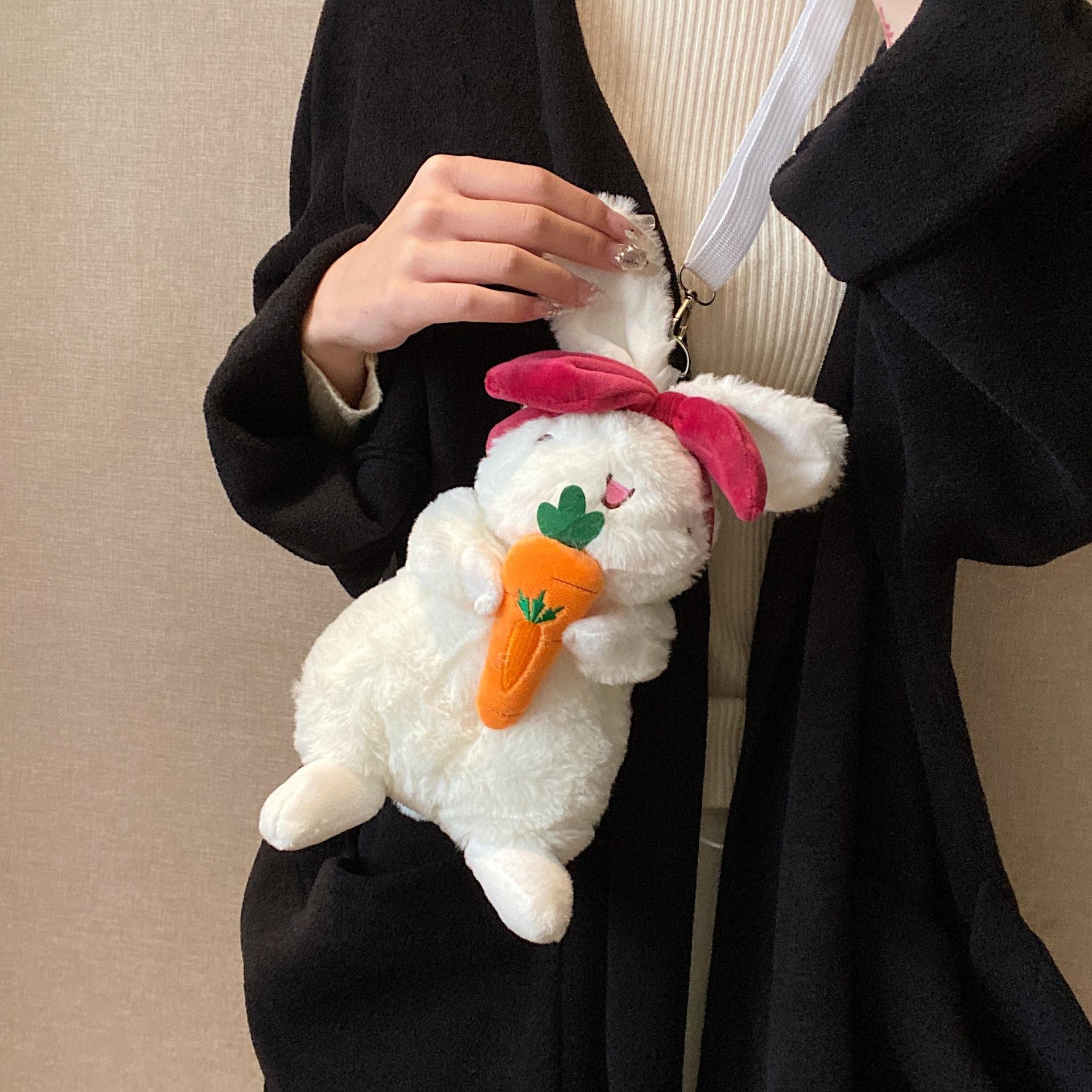 

Зимняя мультяшная плюшевая милая кроличья маленькая сумка женская 2025 новая нишевая на плечо сумка-мессенджер пушистая сумка девушка белый