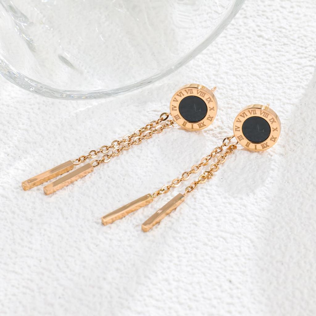 Retro French Roman fringed earrings are suitable for round face and thin stainless steel earrings with simple style