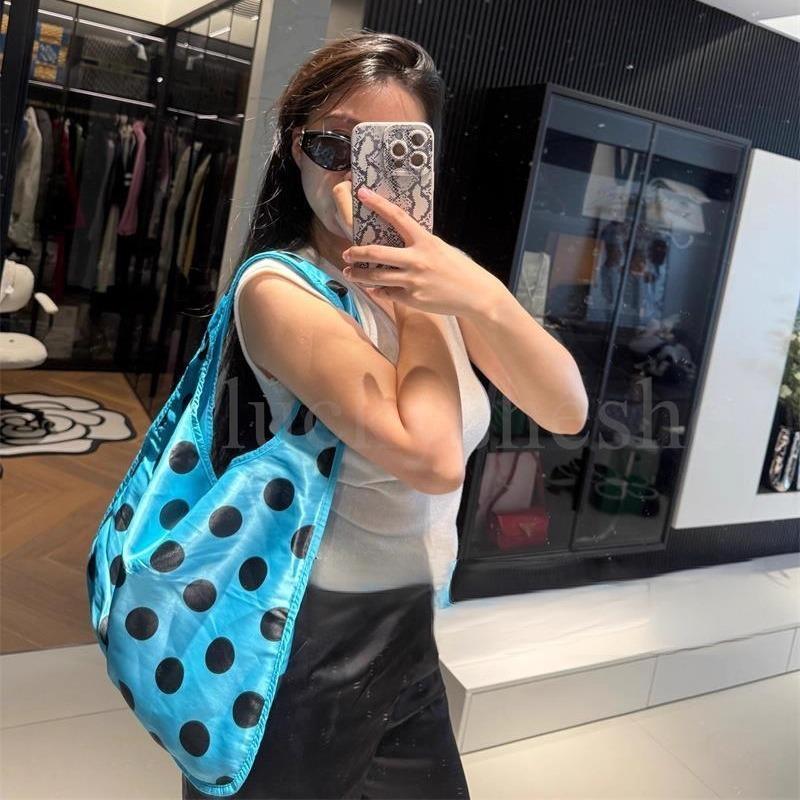 Všestranná kabelka pro dojíždění s velkou kapacitou, nákupní taška přes rameno a do podpaží, tote taška s puntíky