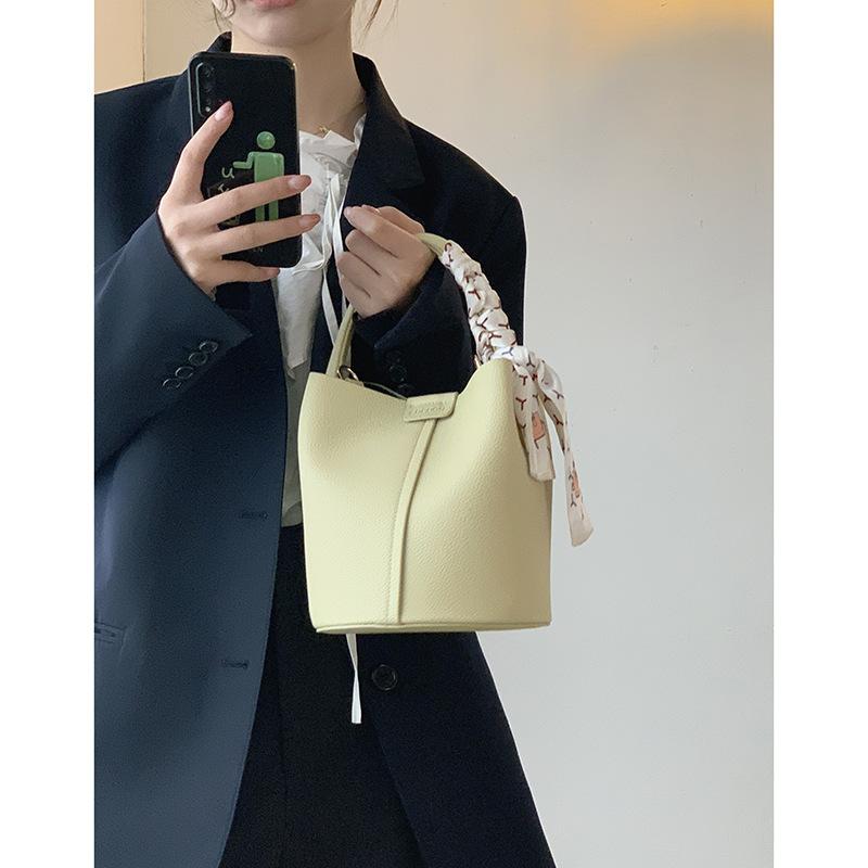 The Handbag Is A Fashionable and Simple Bucket Bag with A Niche Design and A Crossbody Bag